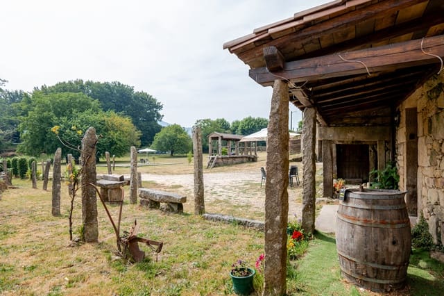 3 sovrum Finca/Hus på landet till salu i Padrón med pool - 930 000 € (Ref: 9973801)