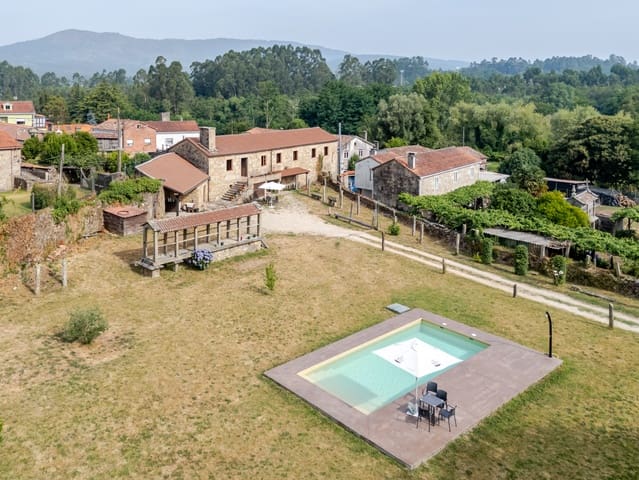 3 sovrum Finca/Hus på landet till salu i Padrón med pool - 930 000 € (Ref: 9973801)
