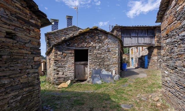Chalet de 12 habitaciones en A Pontenova en venta - 1.600.000 € (Ref: 9983316)