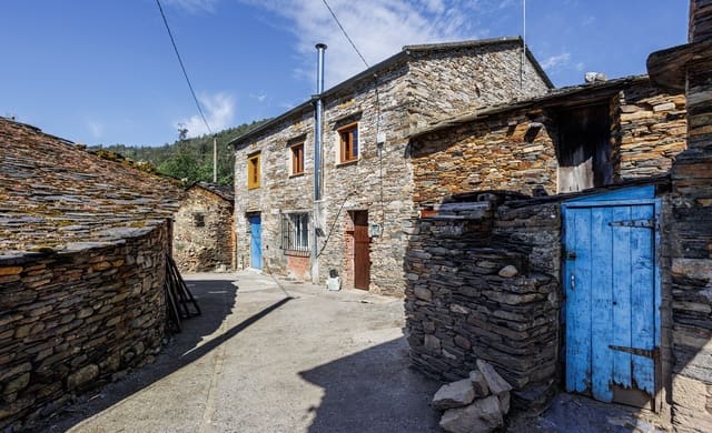 Chalet de 12 habitaciones en A Pontenova en venta - 1.600.000 € (Ref: 9983316)