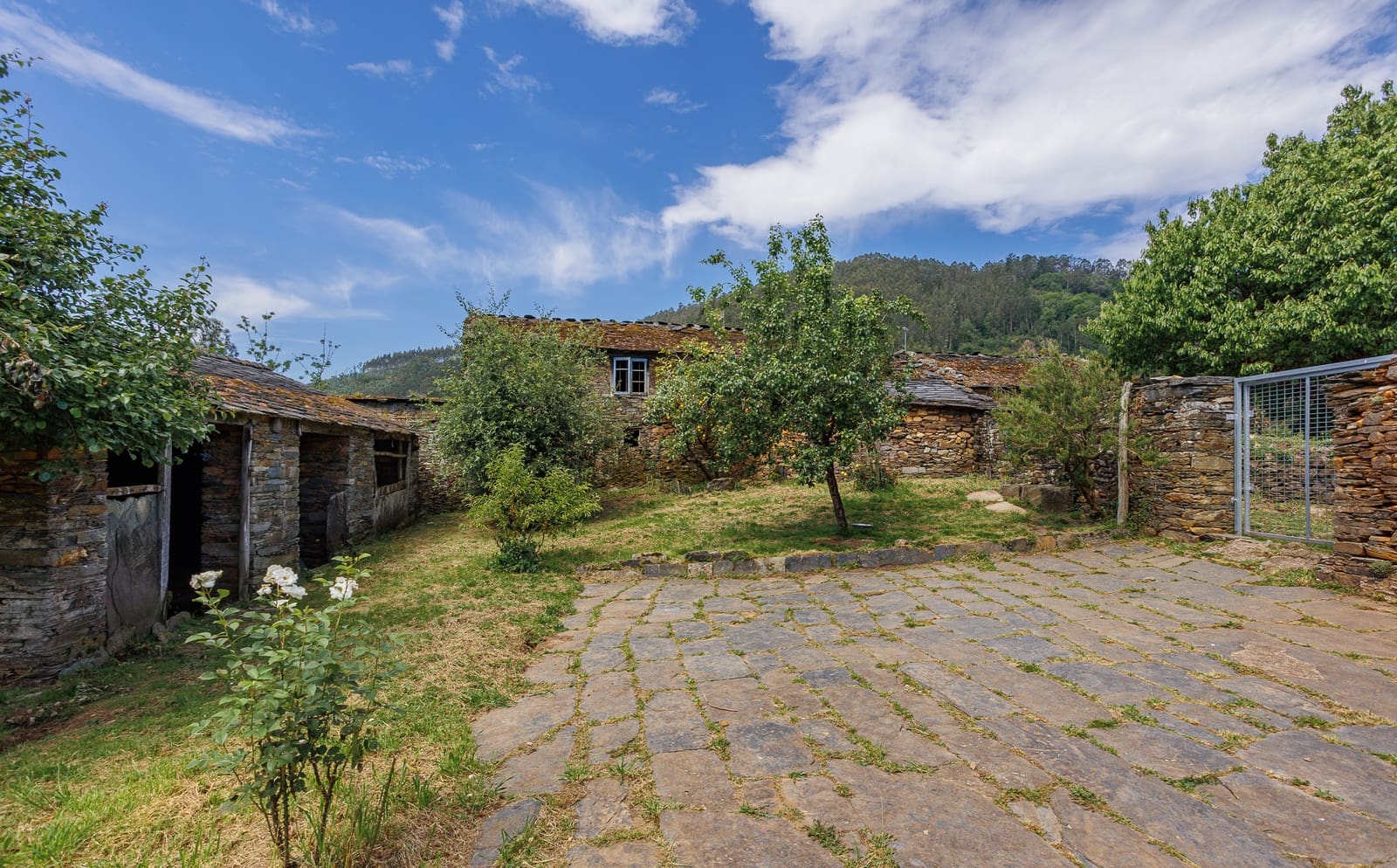 12 bedroom Villa for sale in A Pontenova - € 1,600,000 (Ref: 9983316)