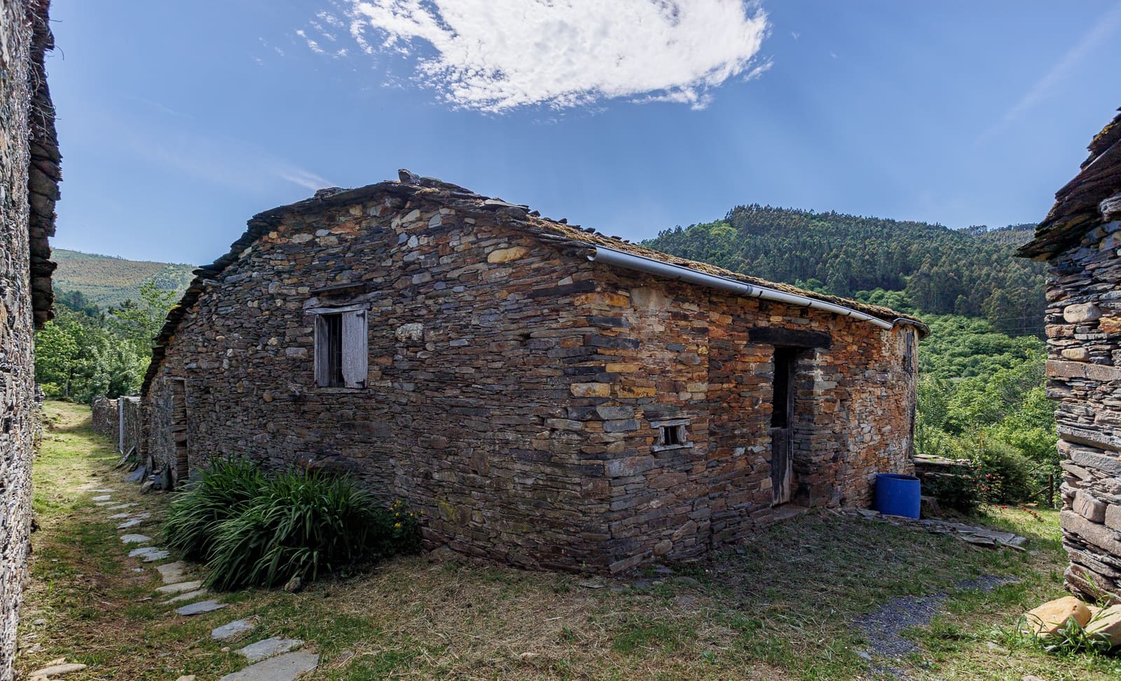 12 bedroom Villa for sale in A Pontenova - € 1,600,000 (Ref: 9983316)