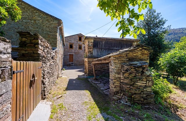 Chalet de 12 habitaciones en A Pontenova en venta - 1.600.000 € (Ref: 9983316)