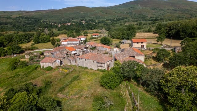 3 slaapkamer Finca/Landhuis te koop in Parada de Sil - € 85.000 (Ref: 9999270)