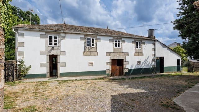 5 bedroom Finca/Country House for sale in Begonte with garage - € 370,000 (Ref: 9999365)