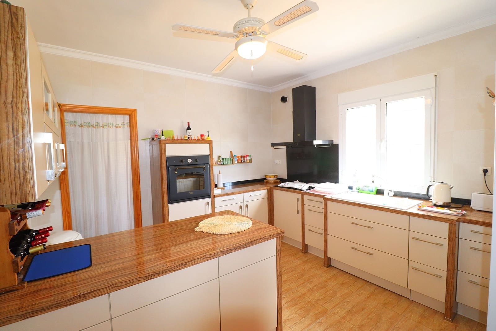 3 bedroom Villa for sale in Velez-Rubio with garage - € 274,950 (Ref: 10179684)