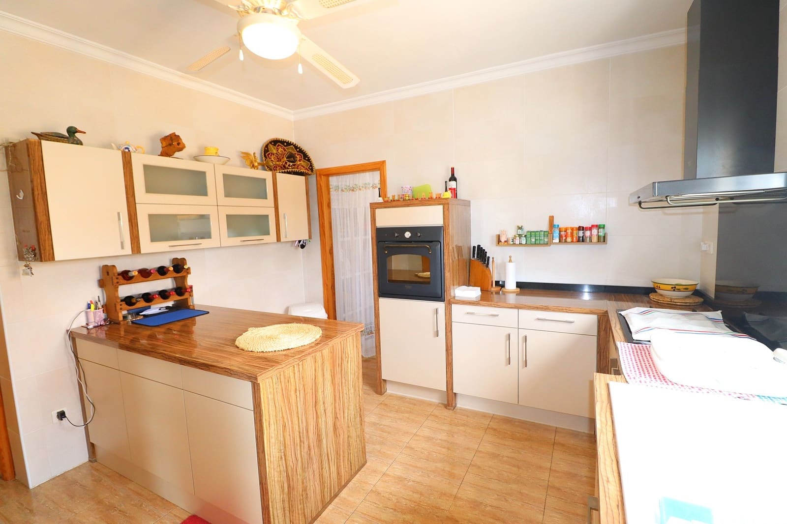 3 bedroom Villa for sale in Velez-Rubio with garage - € 274,950 (Ref: 10179684)