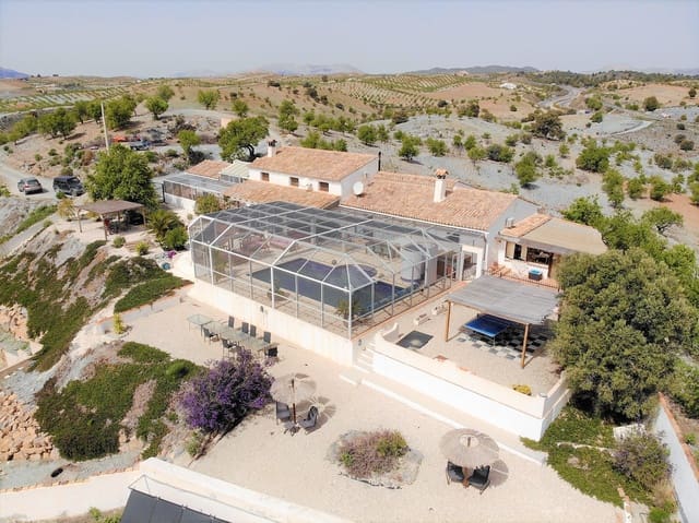 6 soveværelse Finca/Landehus til salg i Puerto Lumbreras med swimmingpool - € 349.000 (Ref: 3668481)