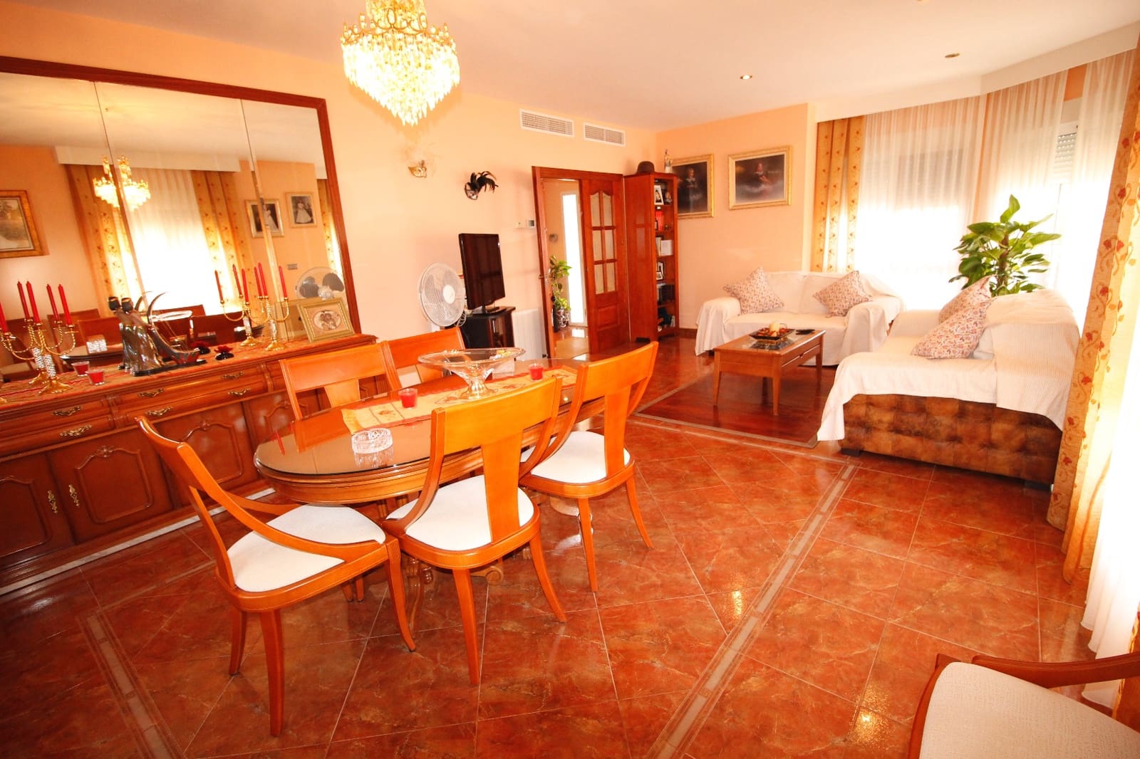 4 soveværelse Villa til salg i Purias med garage - € 399.000 (Ref: 4160733)