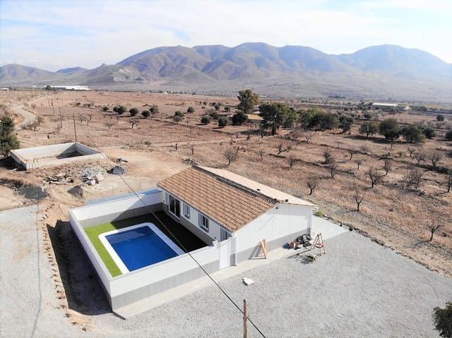 3 bedroom Villa for sale in Puerto Lumbreras with pool - € 195,000 (Ref: 5840762)
