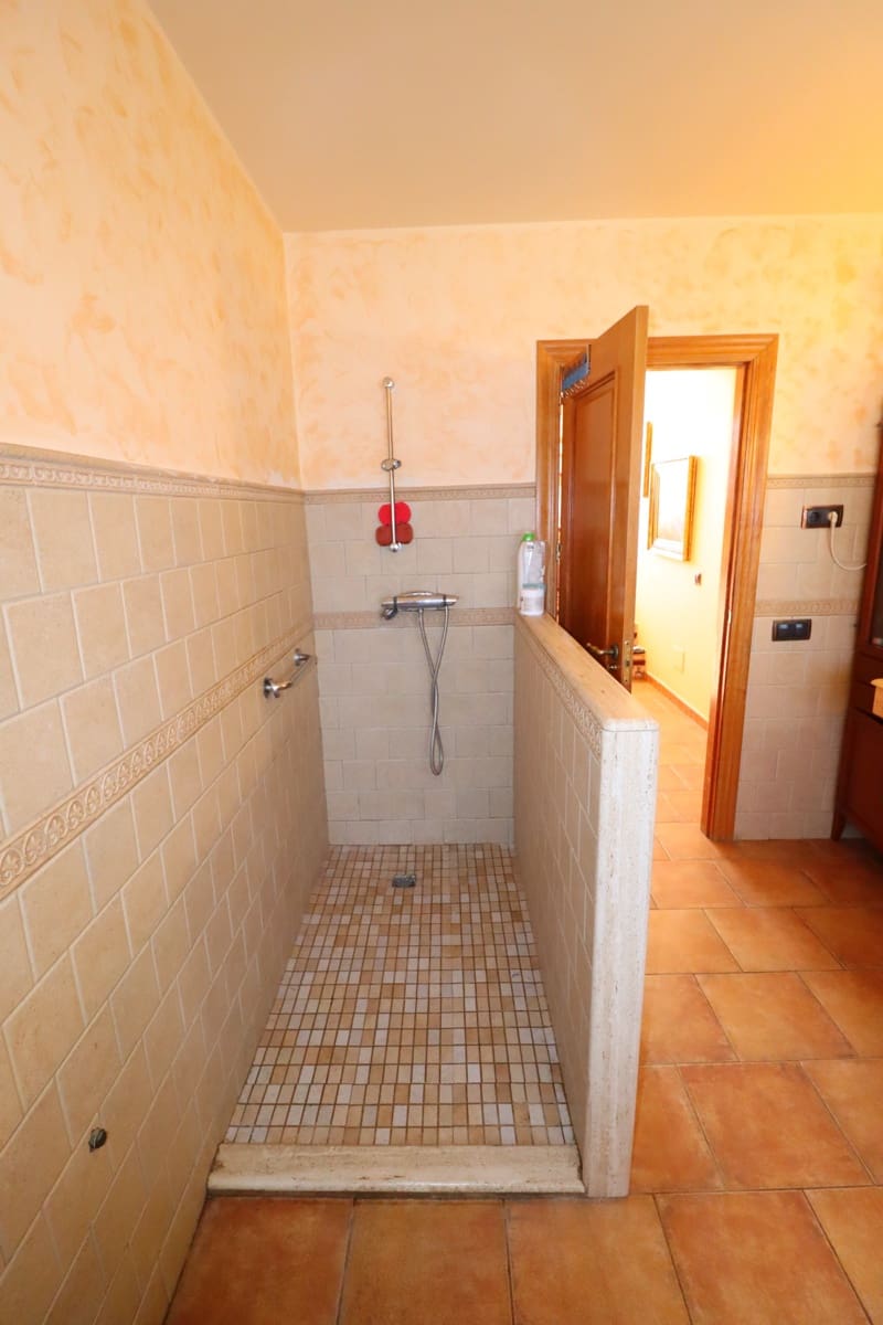 5 sypialnia Willa na sprzedaż w Purias z basenem garażem - 399 950 € (Ref: 8244609)