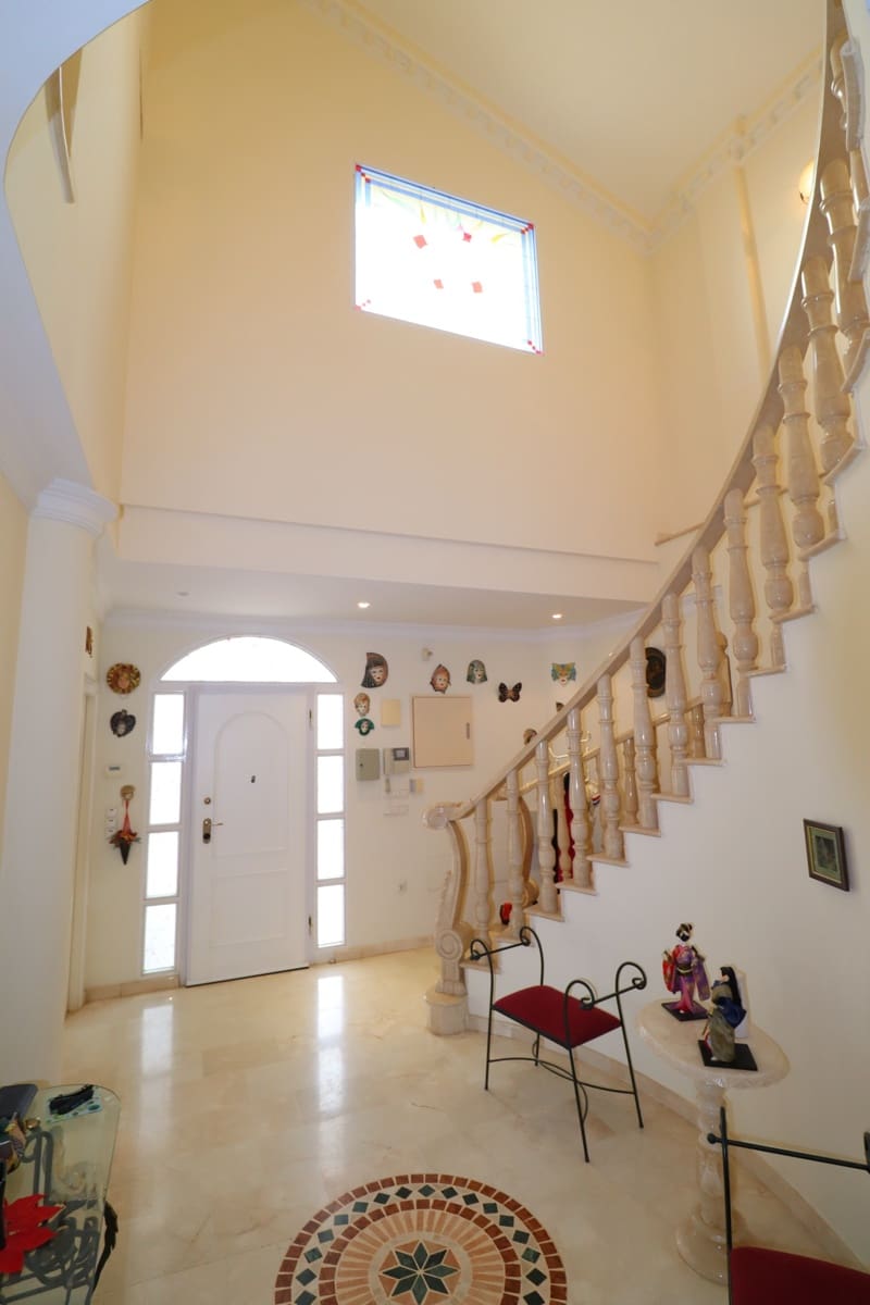 6 bedroom Villa for sale in Lorca with garage - € 290,000 (Ref: 8681330)