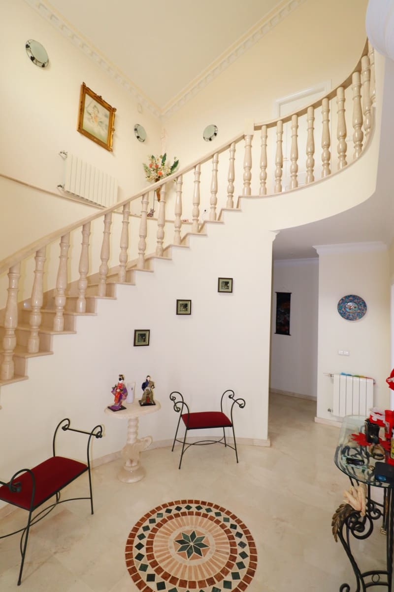 6 bedroom Villa for sale in Lorca with garage - € 290,000 (Ref: 8681330)