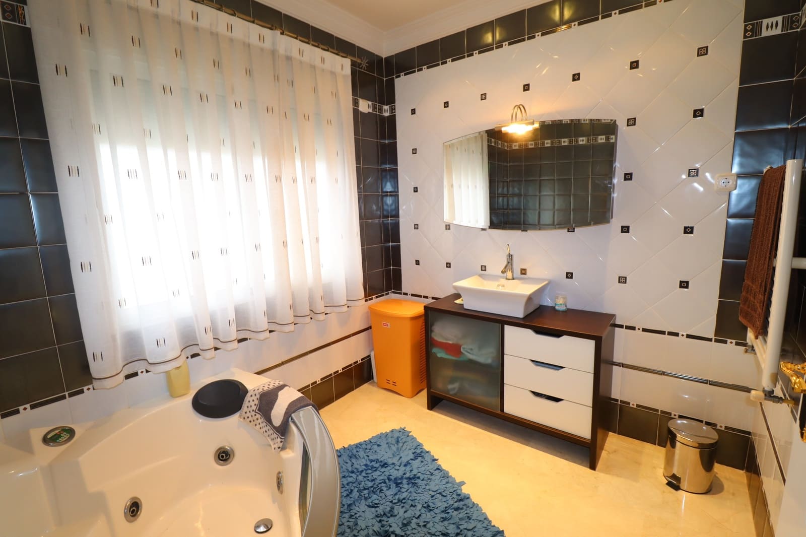 6 bedroom Villa for sale in Lorca with garage - € 290,000 (Ref: 8681330)