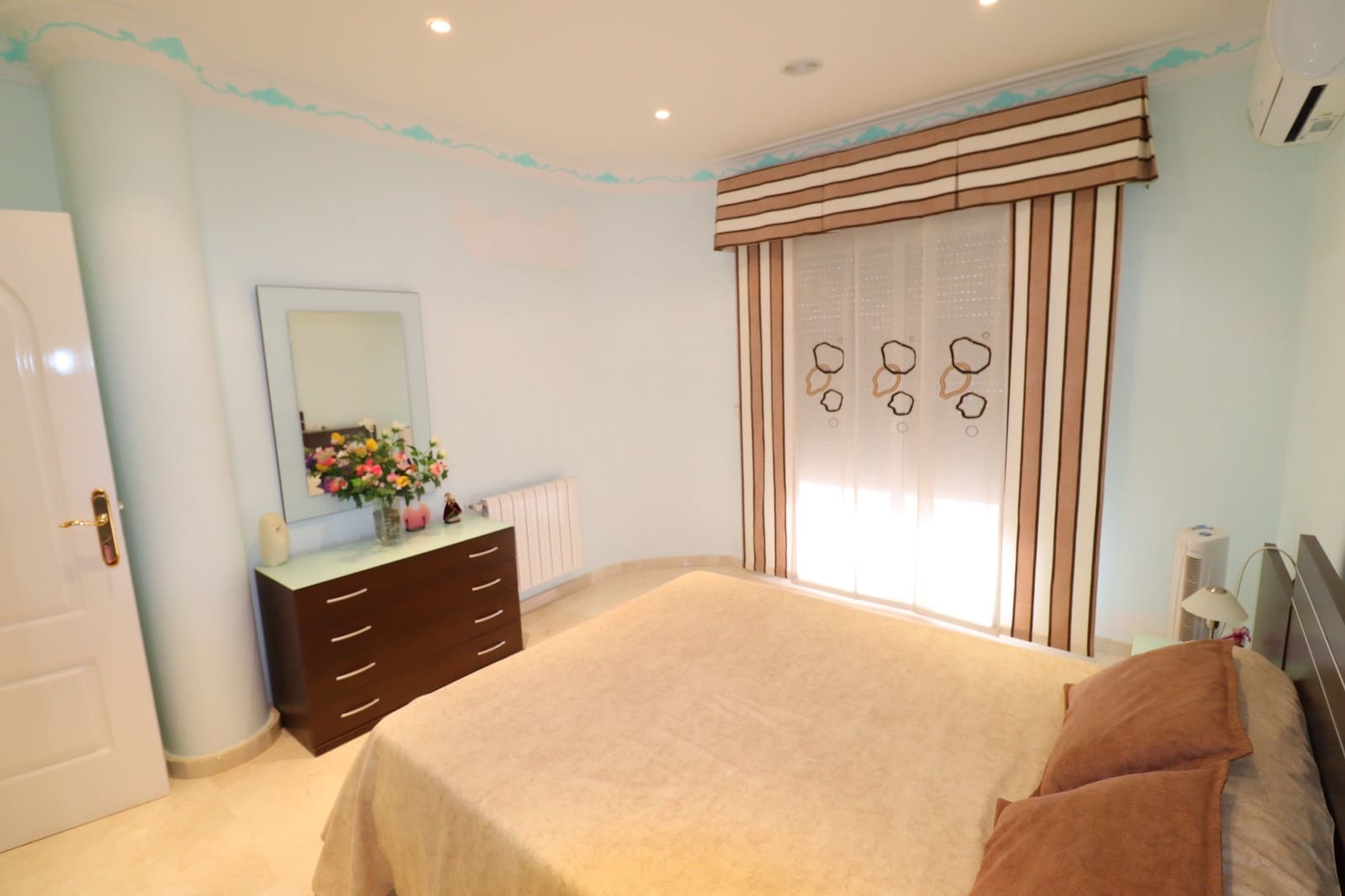 6 bedroom Villa for sale in Lorca with garage - € 290,000 (Ref: 8681330)