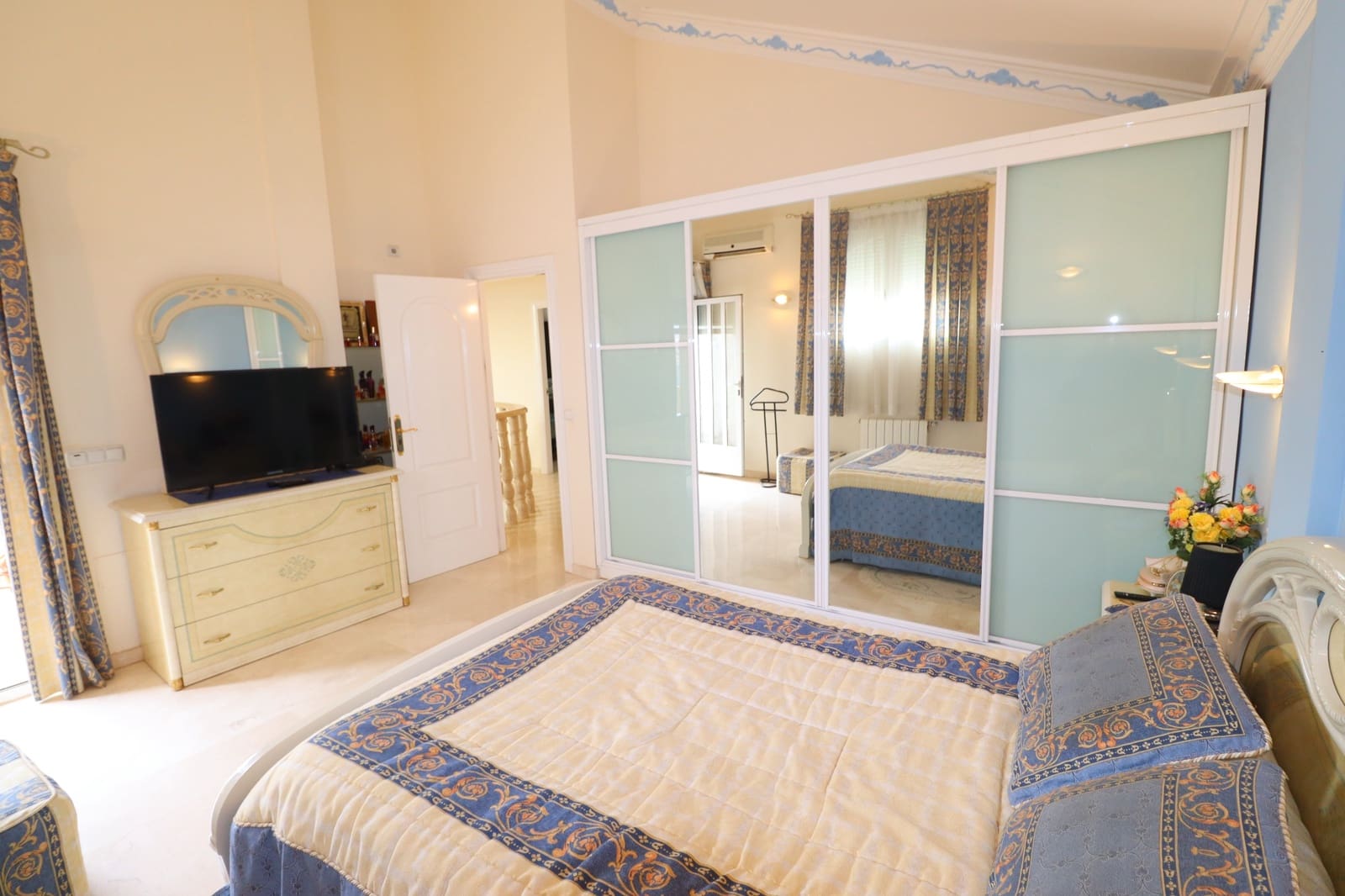 6 bedroom Villa for sale in Lorca with garage - € 290,000 (Ref: 8681330)