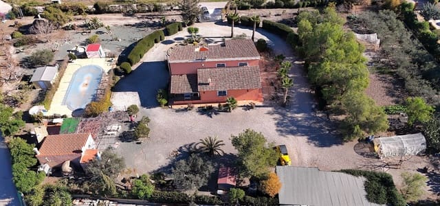 5 bedroom Villa for sale in Puerto Lumbreras with pool garage - € 335,000 (Ref: 8760353)