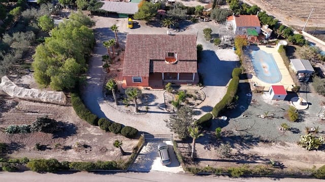 5 bedroom Villa for sale in Puerto Lumbreras with pool garage - € 335,000 (Ref: 8760353)