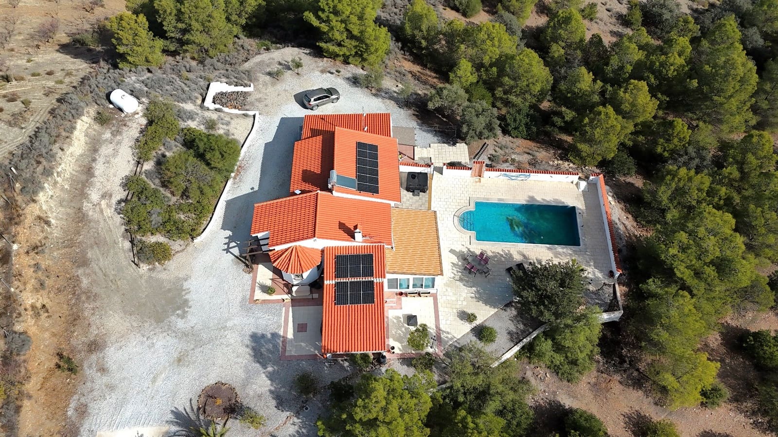 4 bedroom Villa for sale in Puerto Lumbreras with pool garage - € 325,000 (Ref: 9404575)