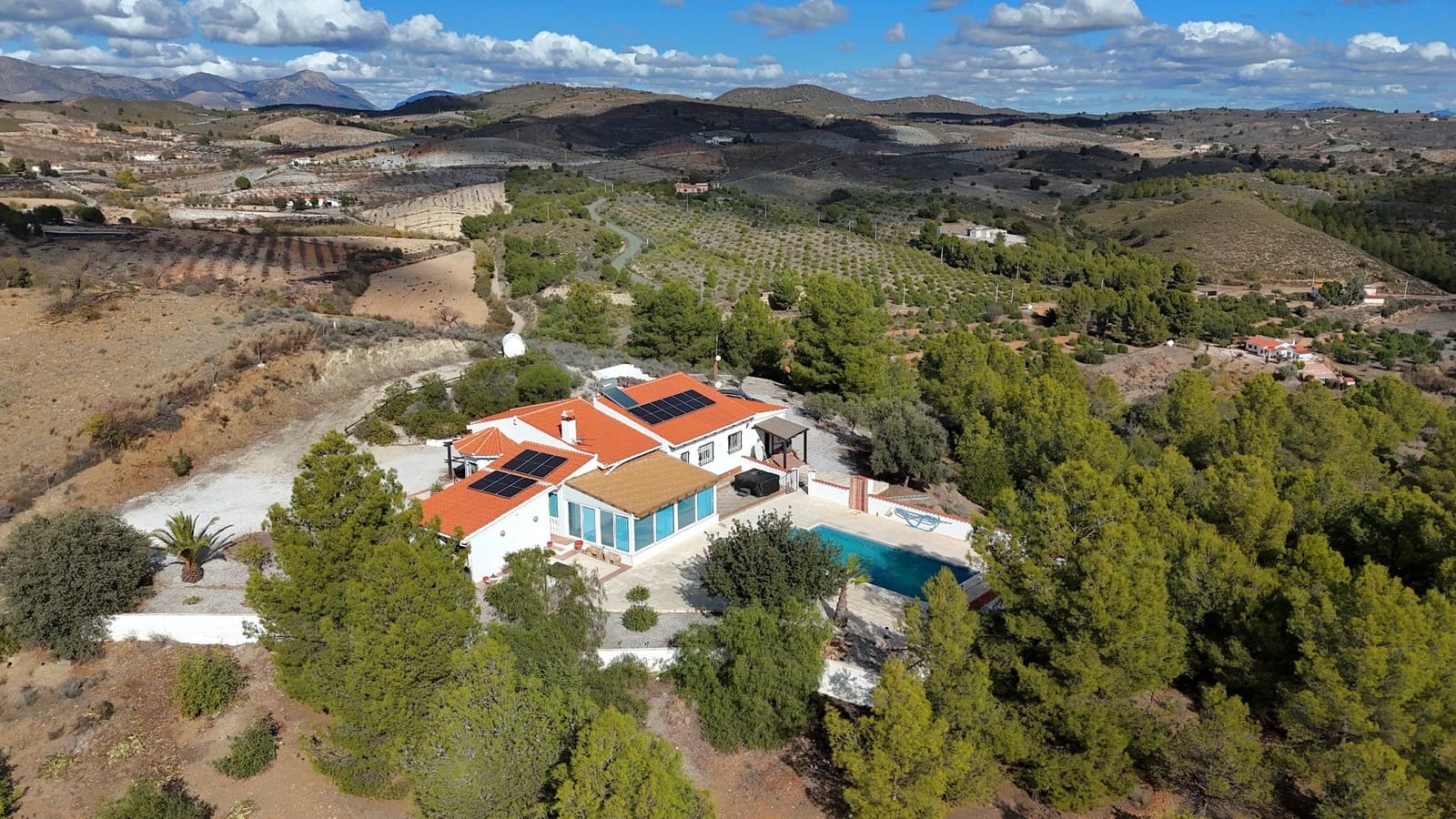 4 bedroom Villa for sale in Puerto Lumbreras with pool garage - € 325,000 (Ref: 9404575)