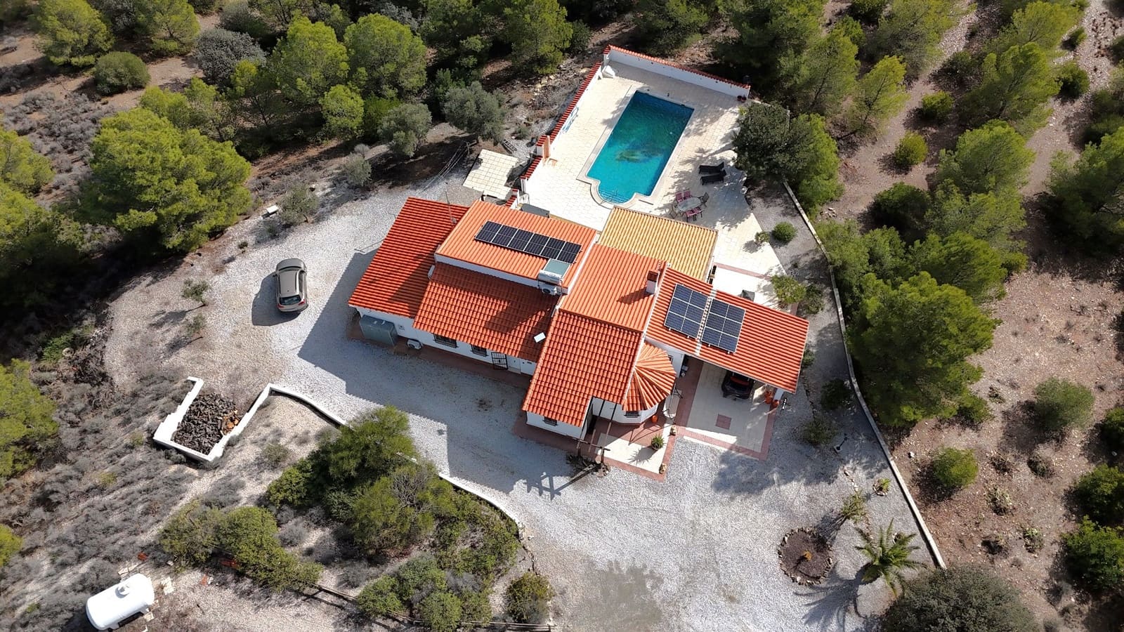 4 bedroom Villa for sale in Puerto Lumbreras with pool garage - € 325,000 (Ref: 9404575)