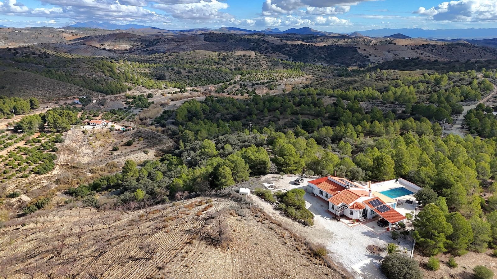 4 bedroom Villa for sale in Puerto Lumbreras with pool garage - € 325,000 (Ref: 9404575)