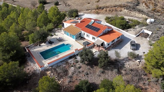 4 bedroom Villa for sale in Puerto Lumbreras with pool garage - € 325,000 (Ref: 9404575)