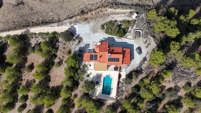 4 bedroom Villa for sale in Puerto Lumbreras with pool garage - € 325,000 (Ref: 9404575)