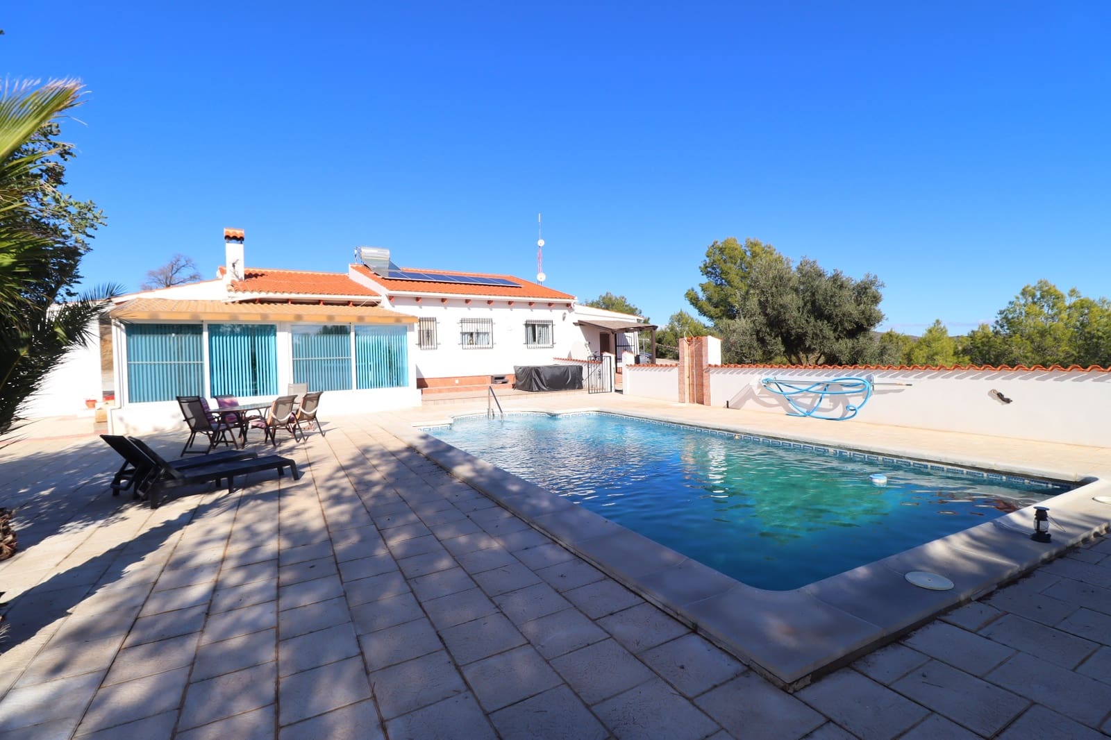 4 bedroom Villa for sale in Puerto Lumbreras with pool garage - € 325,000 (Ref: 9404575)