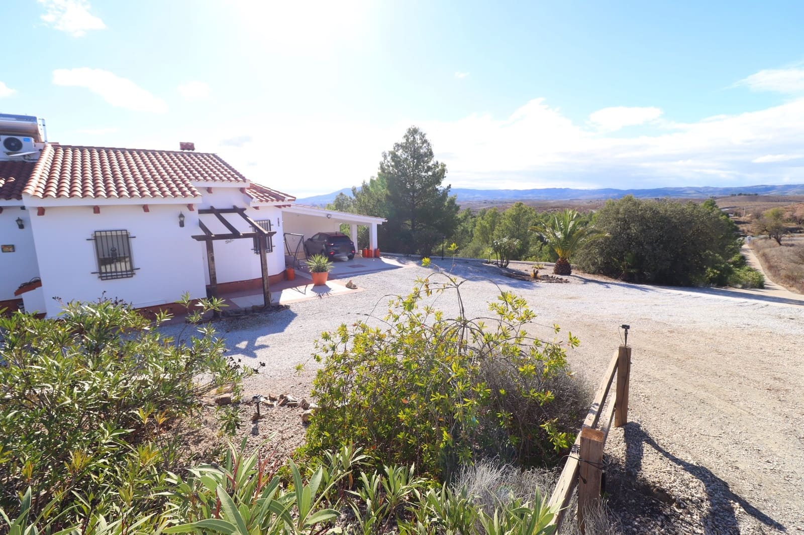 4 bedroom Villa for sale in Puerto Lumbreras with pool garage - € 325,000 (Ref: 9404575)