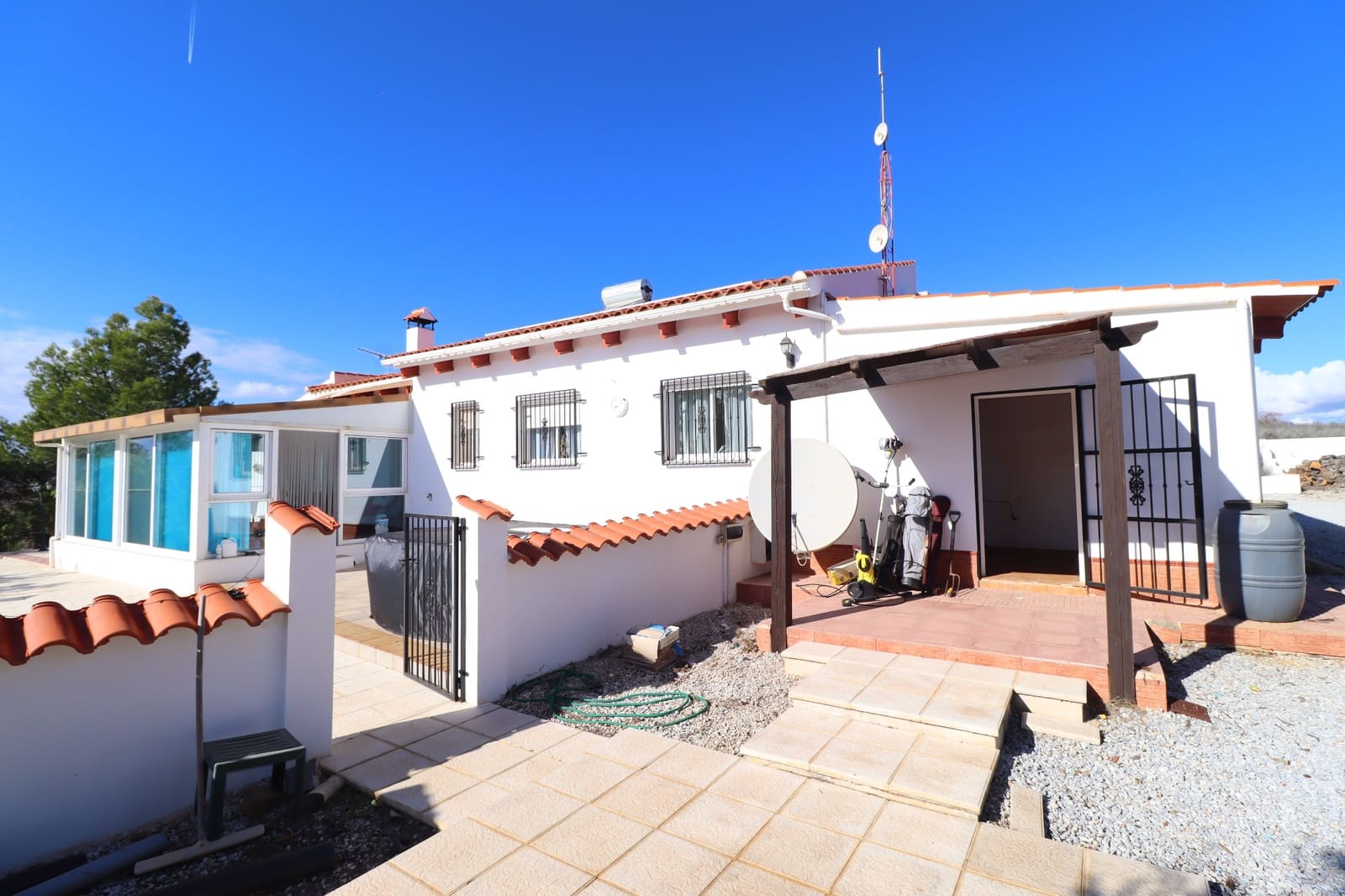 4 bedroom Villa for sale in Puerto Lumbreras with pool garage - € 325,000 (Ref: 9404575)
