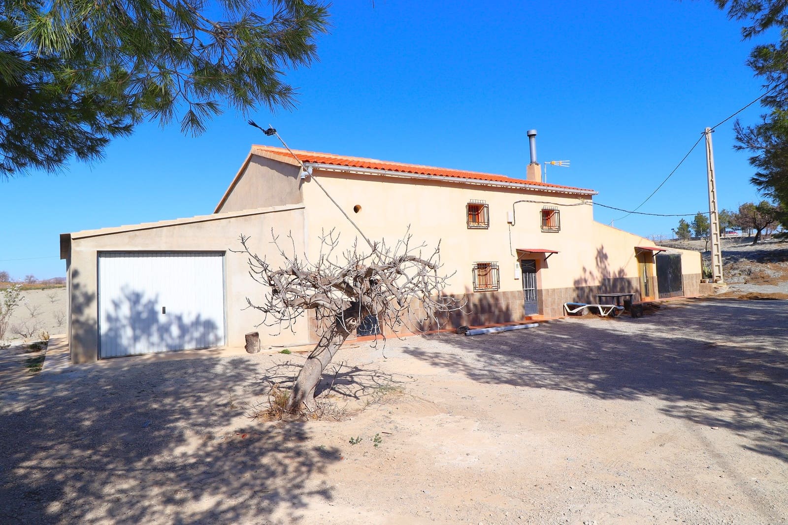 3 bedroom Finca/Country House for sale in Velez-Rubio with garage - € 160,000 (Ref: 9552989)