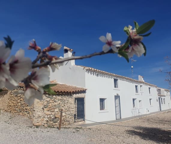 8 soverom Finca/Herregård til salgs i Vélez-Rubio med svømmebasseng garasje - € 399 000 (Ref: 9614528)