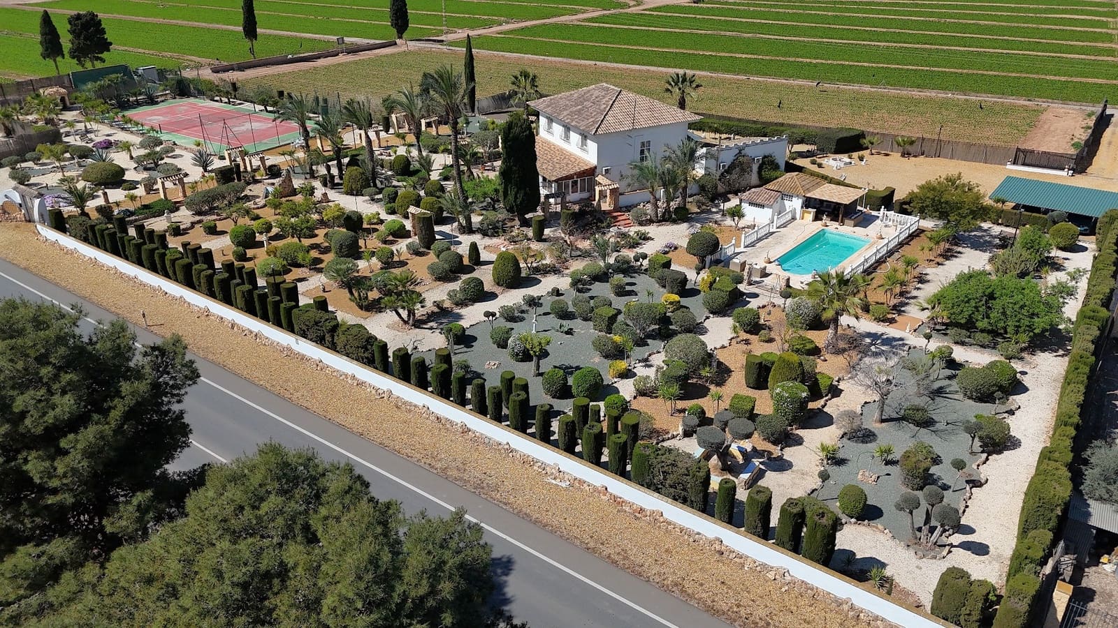 5 bedroom Villa for sale in Purias with pool garage - € 499,950 (Ref: 9713449)