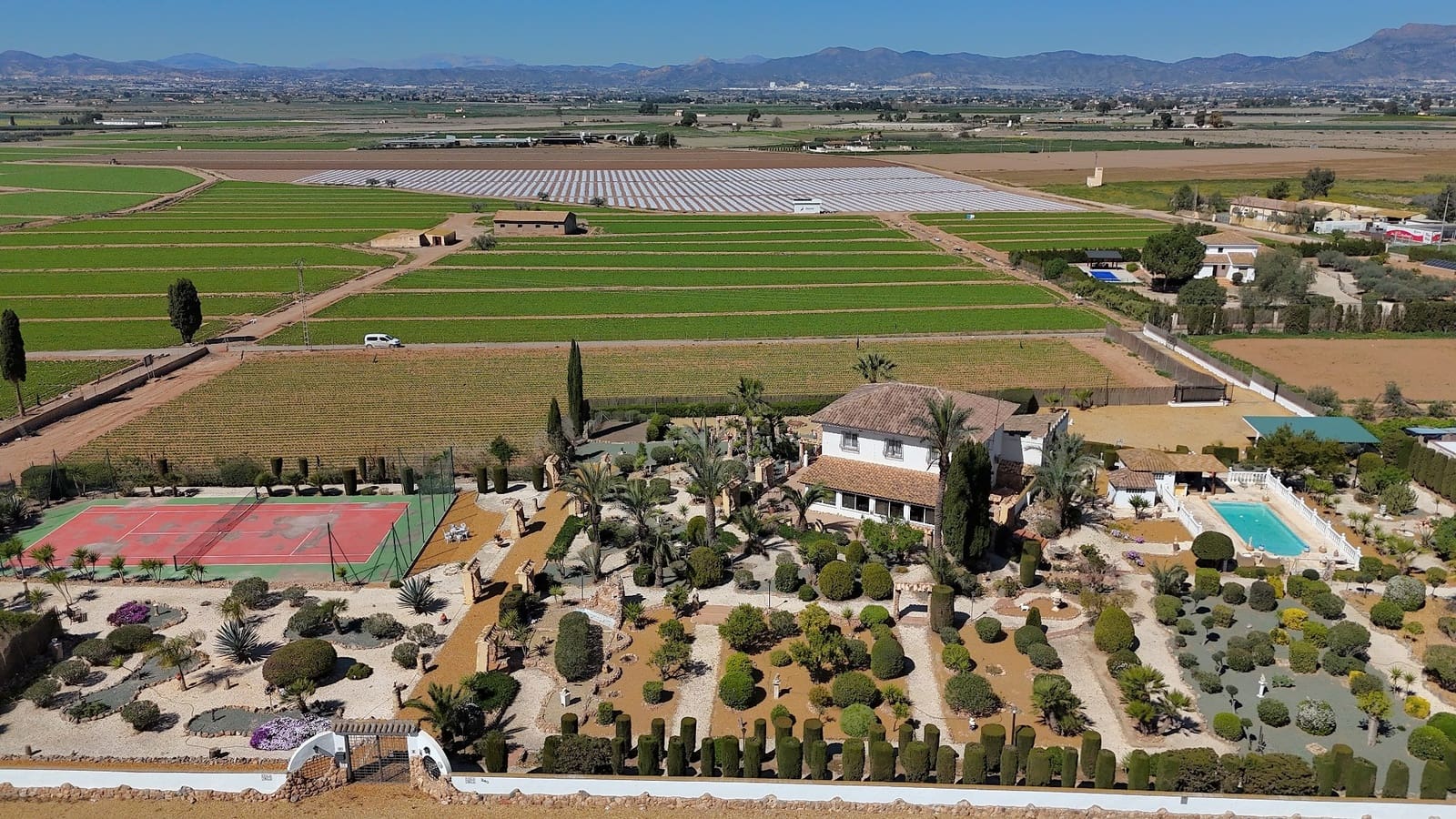 5 bedroom Villa for sale in Purias with pool garage - € 499,950 (Ref: 9713449)