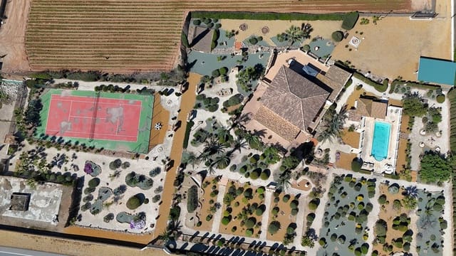 5 bedroom Villa for sale in Purias, Lorca with pool garage - € 499,950 (Ref: 9713449)