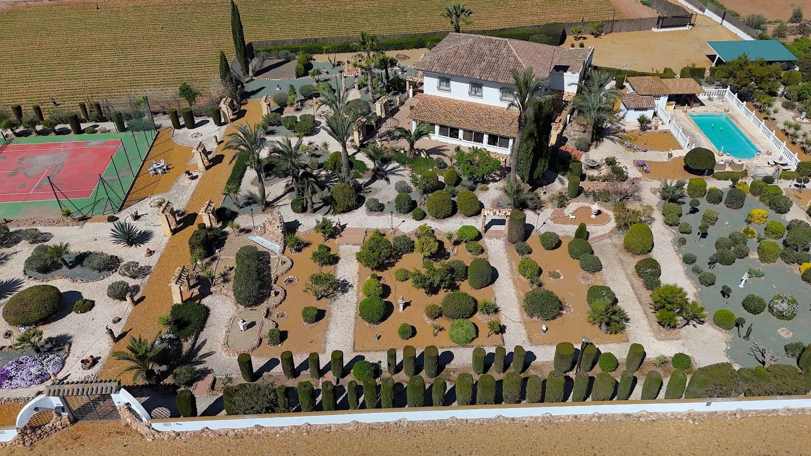 5 bedroom Villa for sale in Purias with pool garage - € 499,950 (Ref: 9713449)