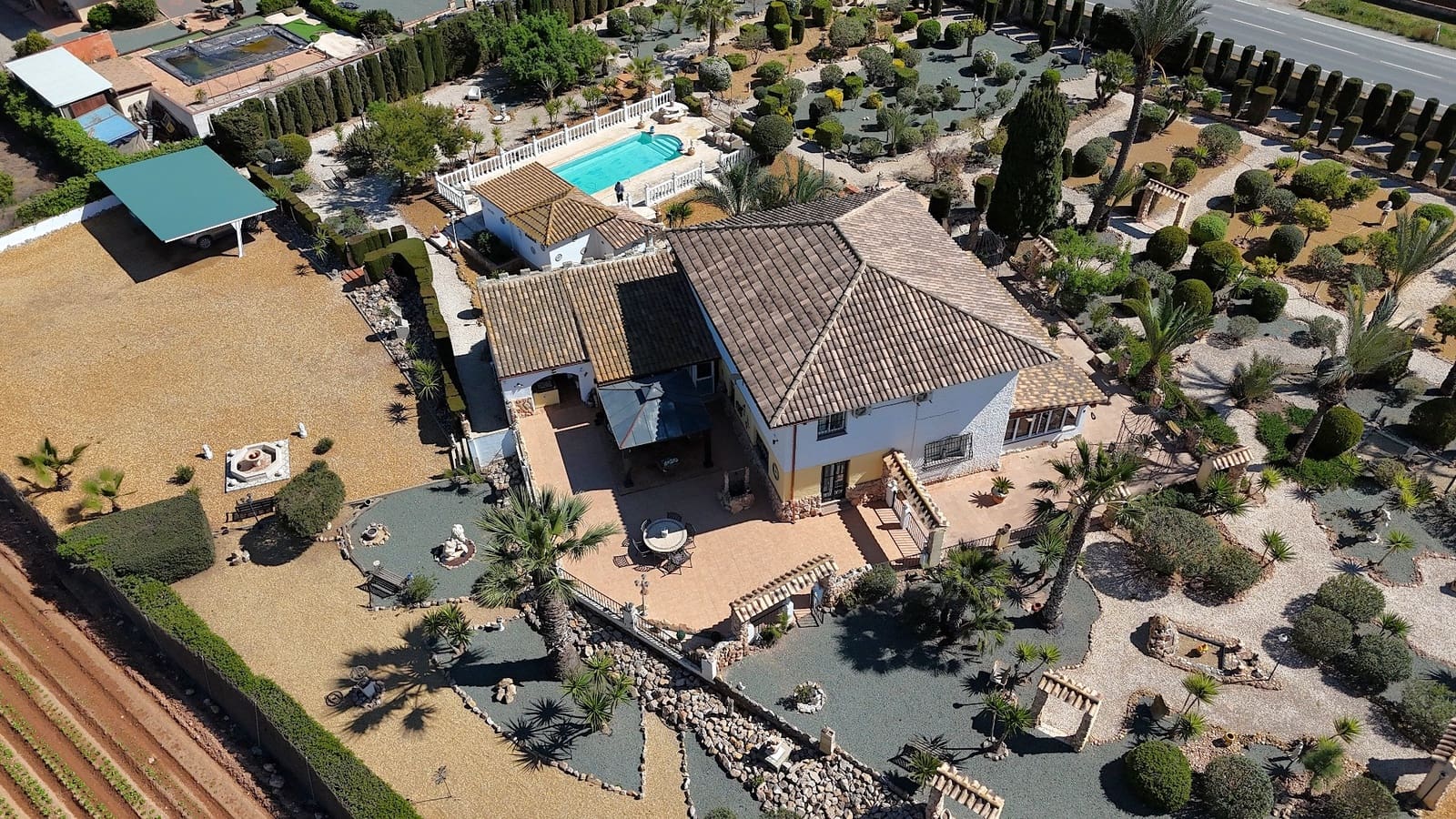 5 bedroom Villa for sale in Purias with pool garage - € 499,950 (Ref: 9713449)