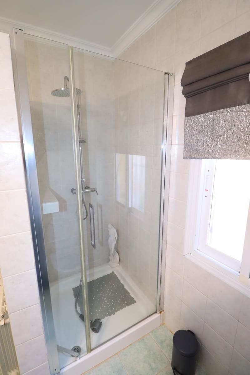 5 bedroom Villa for sale in Purias with pool garage - € 499,950 (Ref: 9713449)