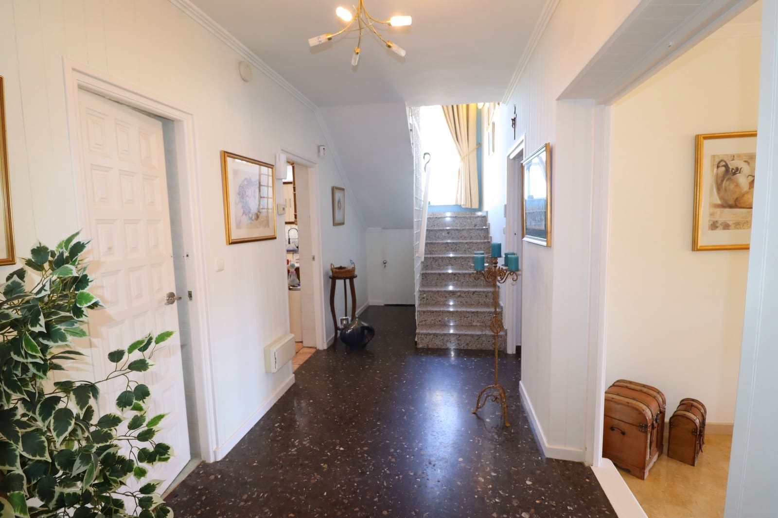 5 bedroom Villa for sale in Purias with pool garage - € 499,950 (Ref: 9713449)