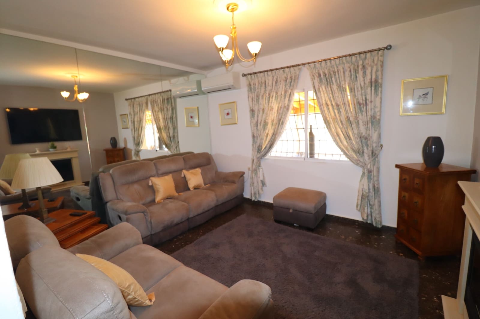 5 bedroom Villa for sale in Purias with pool garage - € 499,950 (Ref: 9713449)