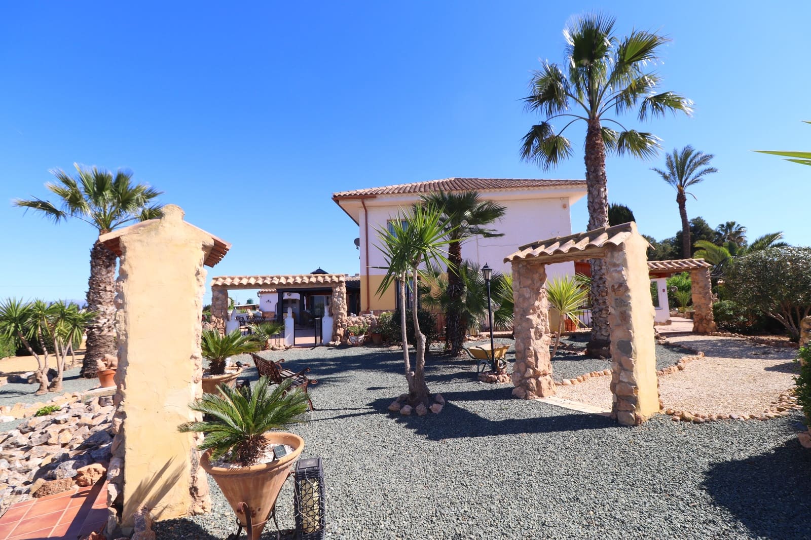 5 bedroom Villa for sale in Purias with pool garage - € 499,950 (Ref: 9713449)