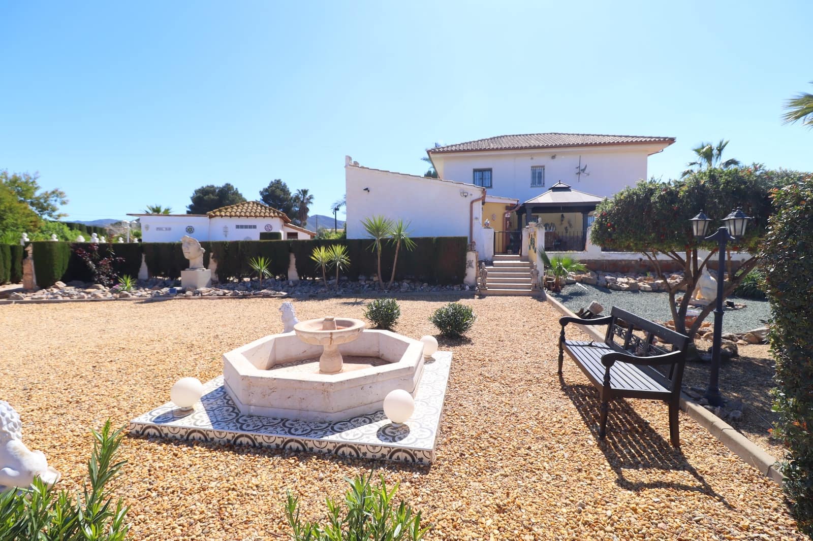 5 bedroom Villa for sale in Purias with pool garage - € 499,950 (Ref: 9713449)