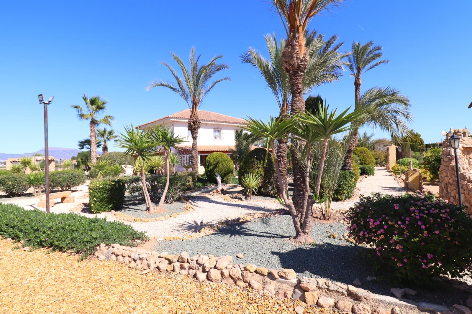 5 bedroom Villa for sale in Purias with pool garage - € 499,950 (Ref: 9713449)