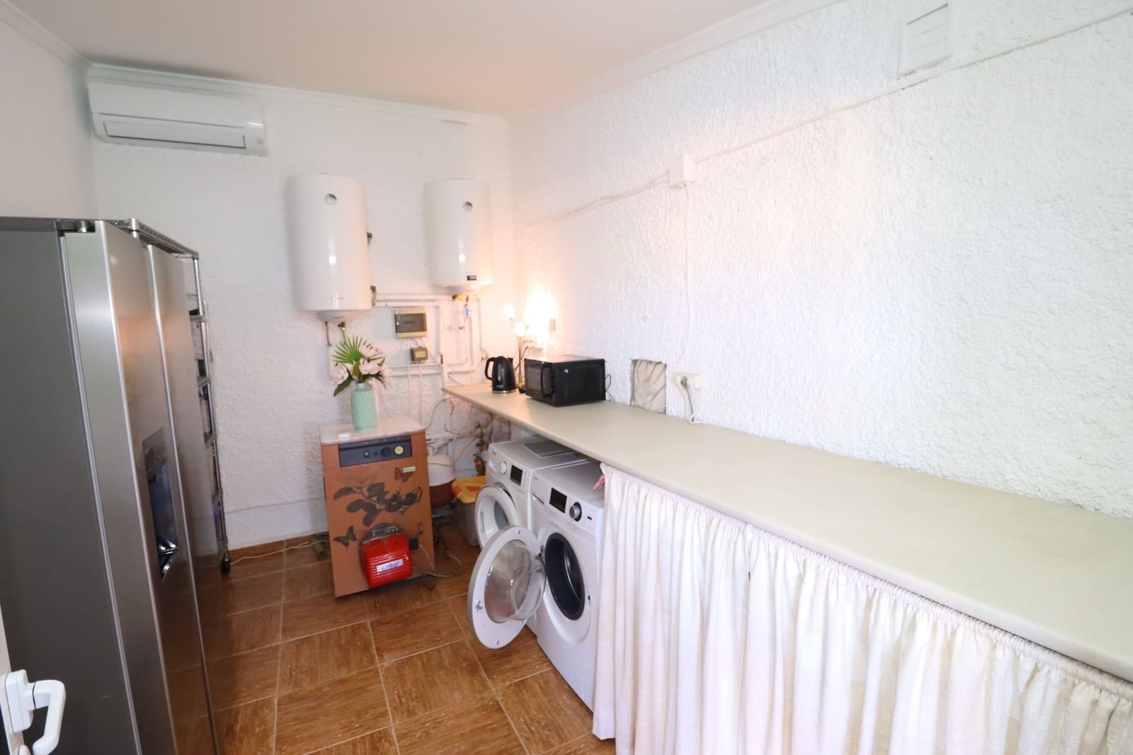 5 bedroom Villa for sale in Purias with pool garage - € 499,950 (Ref: 9713449)