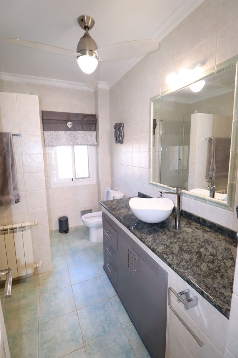 5 bedroom Villa for sale in Purias with pool garage - € 499,950 (Ref: 9713449)