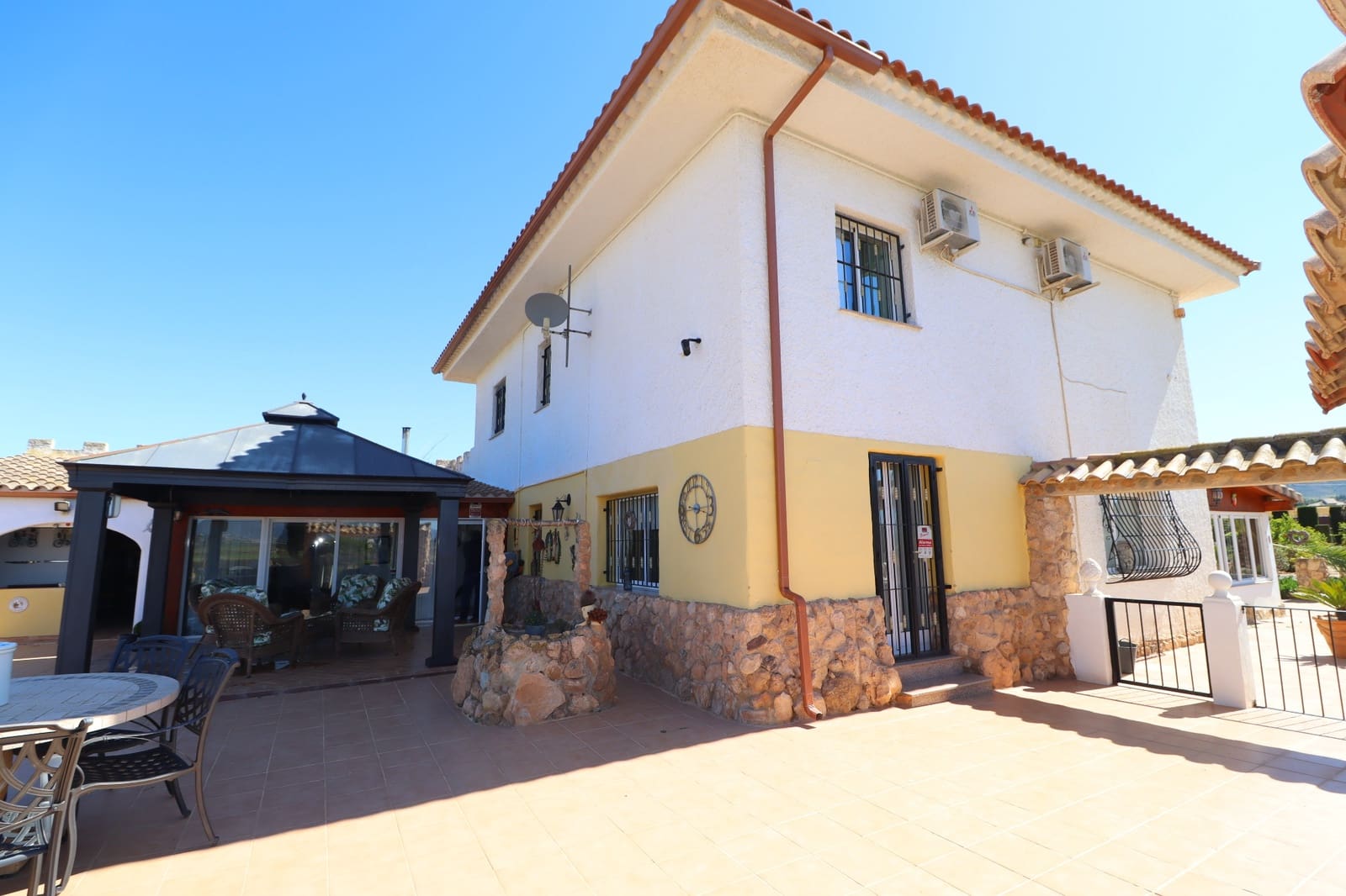 5 bedroom Villa for sale in Purias with pool garage - € 499,950 (Ref: 9713449)