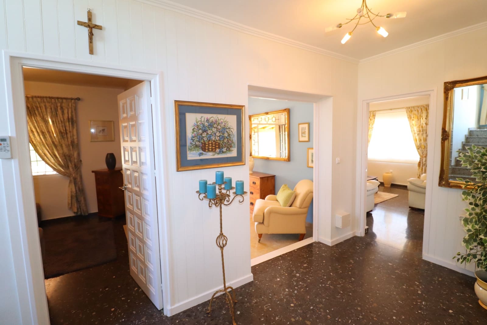 5 bedroom Villa for sale in Purias with pool garage - € 499,950 (Ref: 9713449)