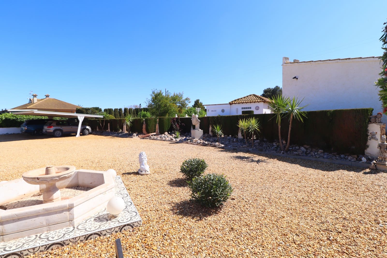 5 bedroom Villa for sale in Purias with pool garage - € 499,950 (Ref: 9713449)