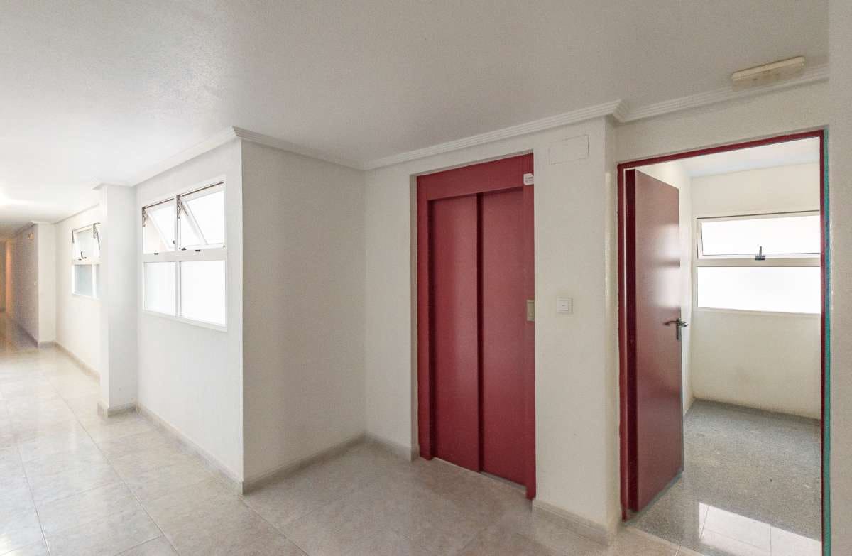 2 Zimmer Apartment zu verkaufen in Torrevieja mit Pool - 129.000 € (Ref: 10048133)